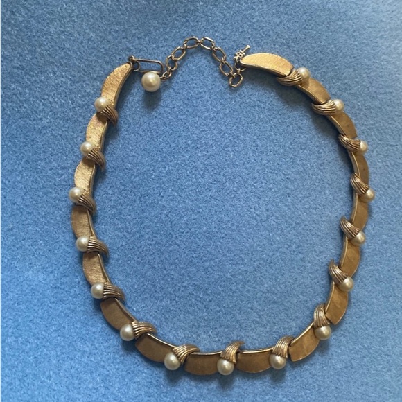 Trifari Jewelry - Vintage Trifari necklace
